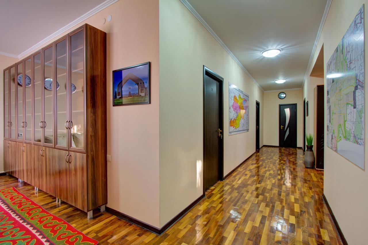 Centre Hostel Bishkek Luaran gambar