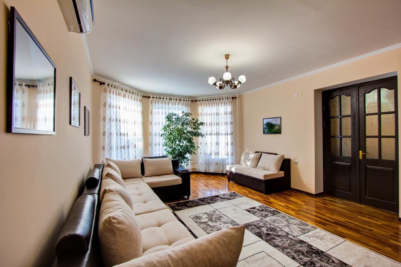 Centre Hostel Bishkek Luaran gambar
